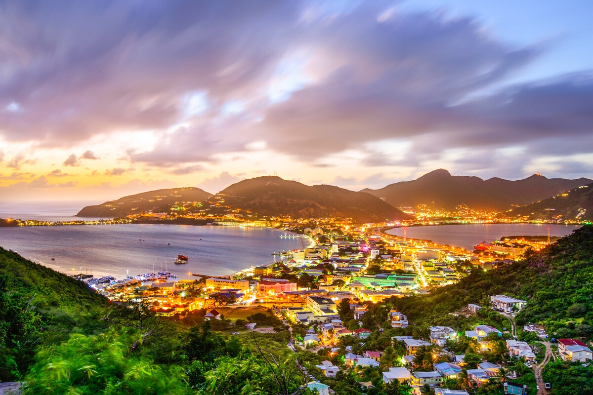 {"metadata_en_GB":{"alt-text":"Caribbean sunset"},"metadata_en_AU":{"alt-text":"Caribbean sunset"}}