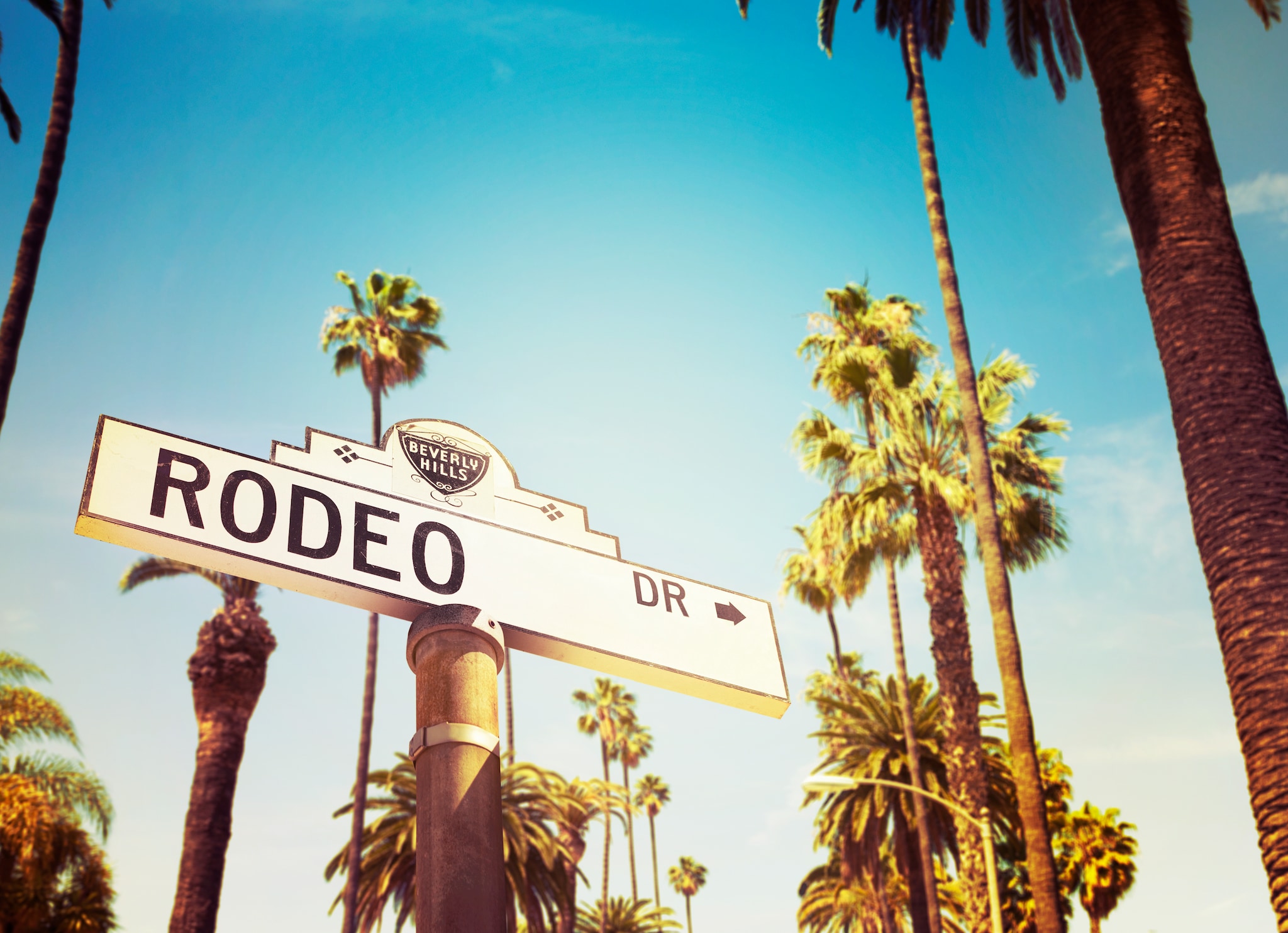 {"metadata_en_GB":{"alt-text":"Rodeo Drive Beverly Hills"}}