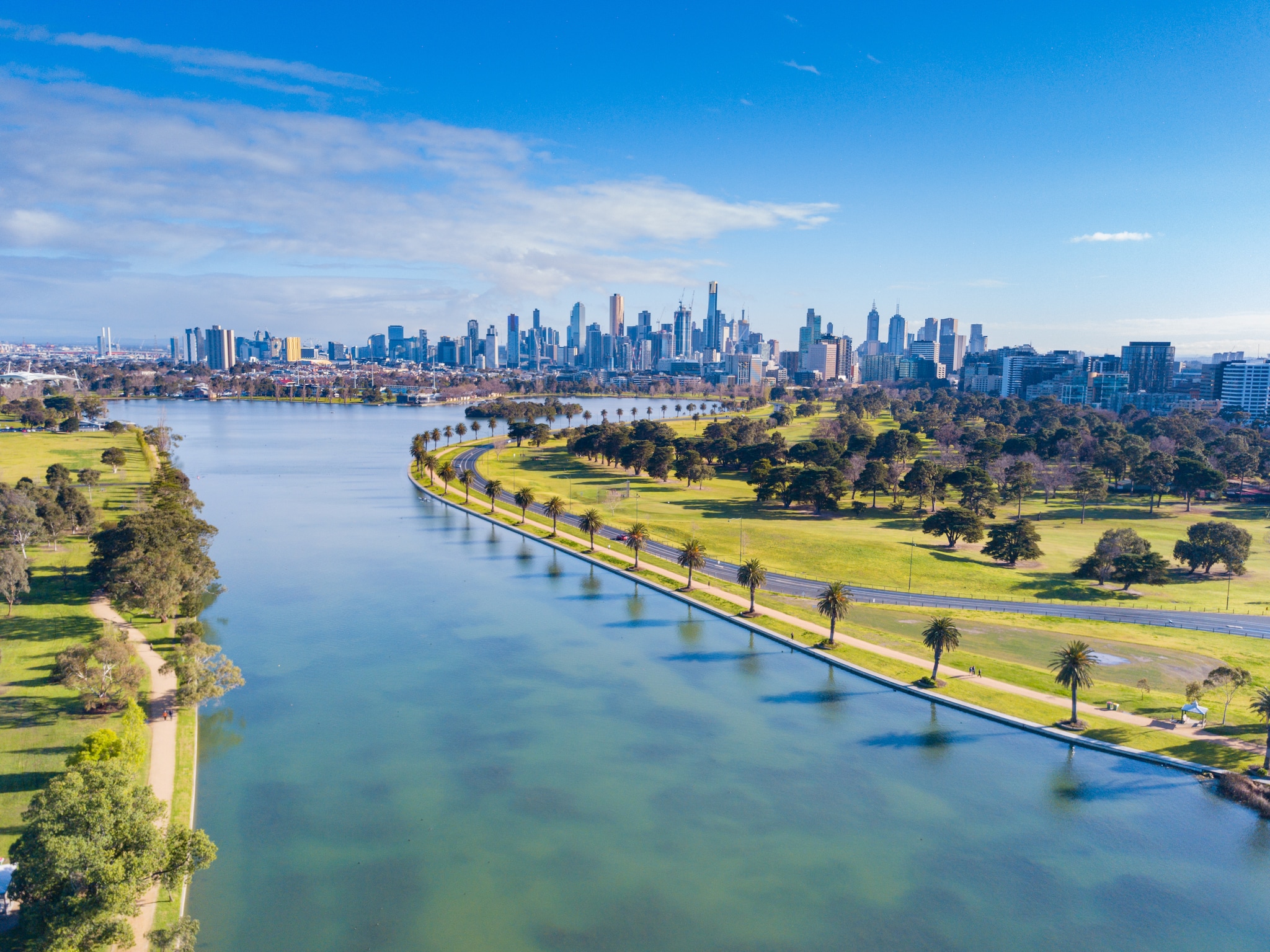 {"metadata_en_GB":{"alt-text":"Drone shot of Albert Park Lake, Victoria, Australia with Melbourne City skyline in the background"}}