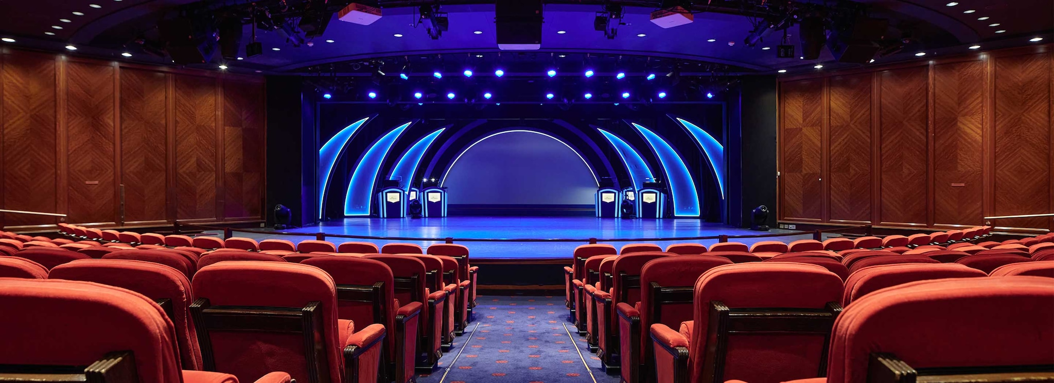 {"metadata_en_US":{"alt-text":"A theatre on board P&O Cruises ship Aurora"}}