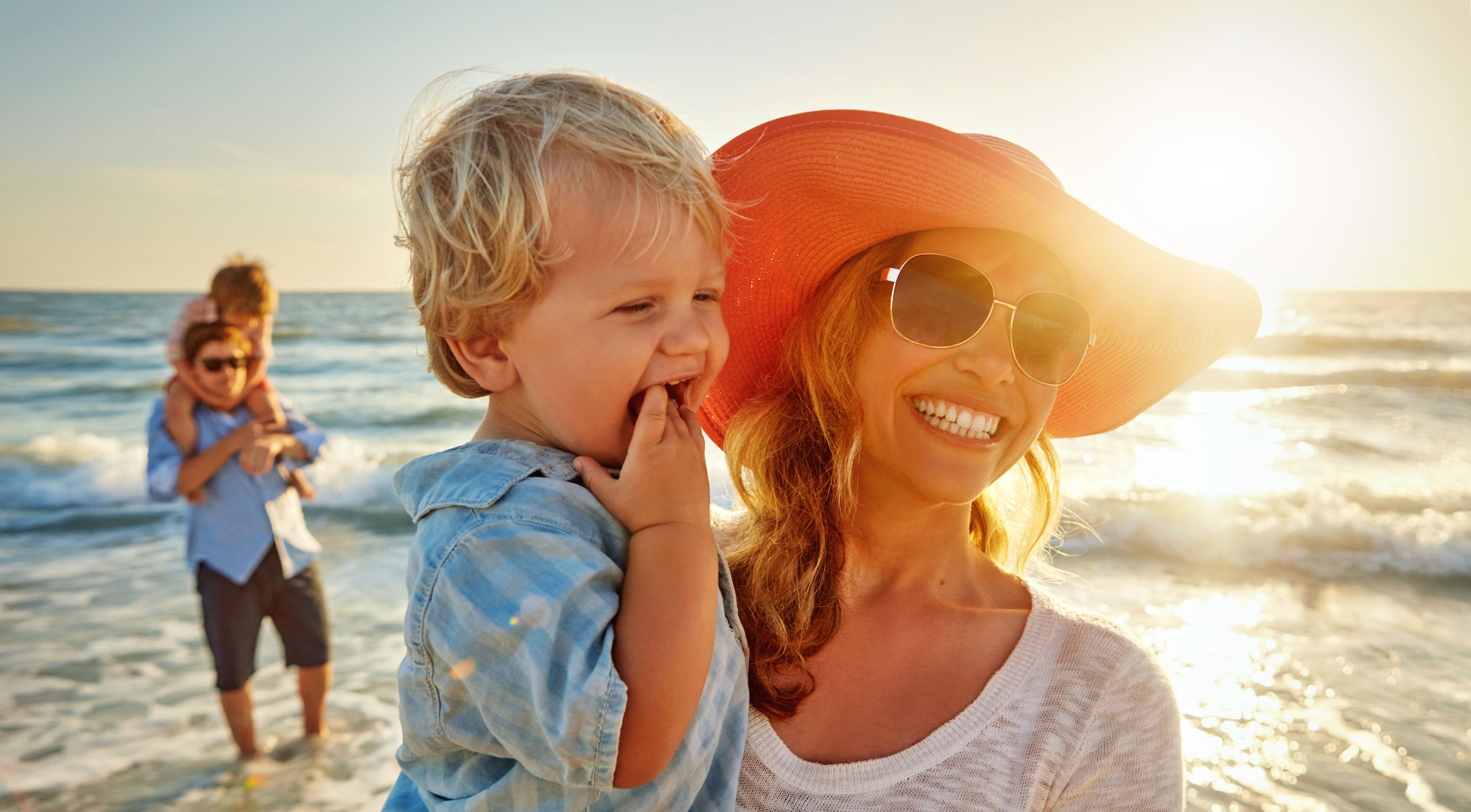 {"metadata_en_GB":{"alt-text":"Family enjoying time at beach in Tenerife"},"metadata_en_AU":{"alt-text":"Family enjoying time at beach in Tenerife"}}