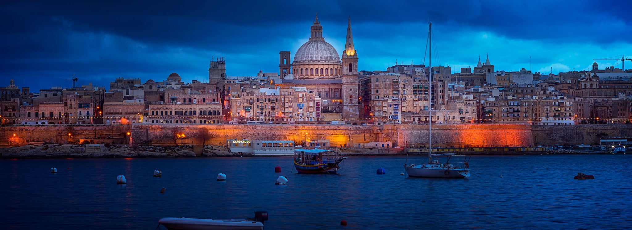 {"metadata_en_GB":{"alt-text":"Blue hour with Valletta city."}}