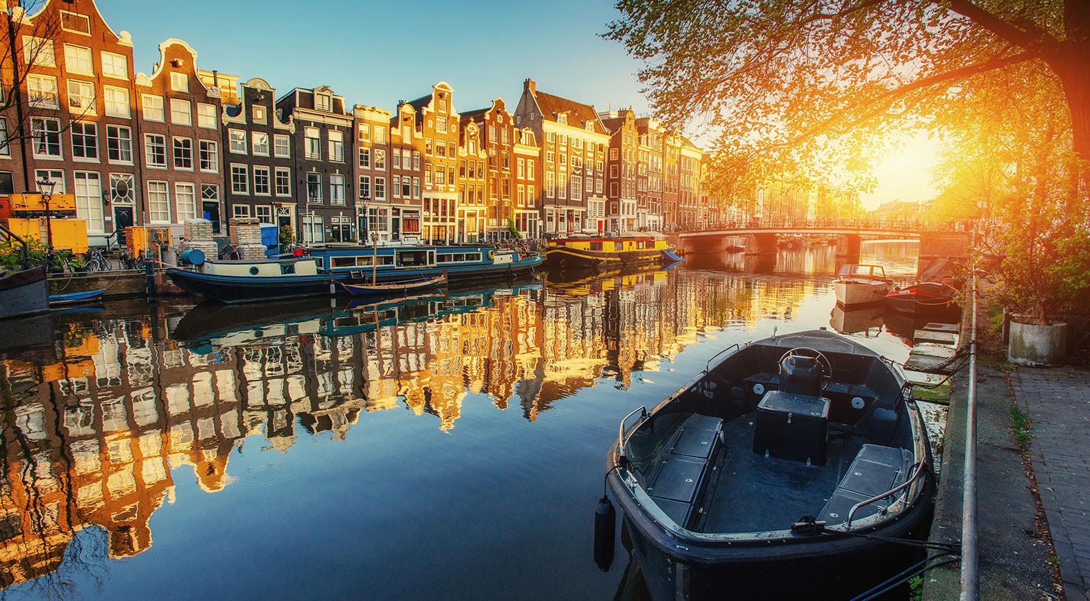 {"metadata_en_GB":{"alt-text":"Amsterdam, Netherlands"},"metadata_en_AU":{"alt-text":"Amsterdam, Netherlands"}}