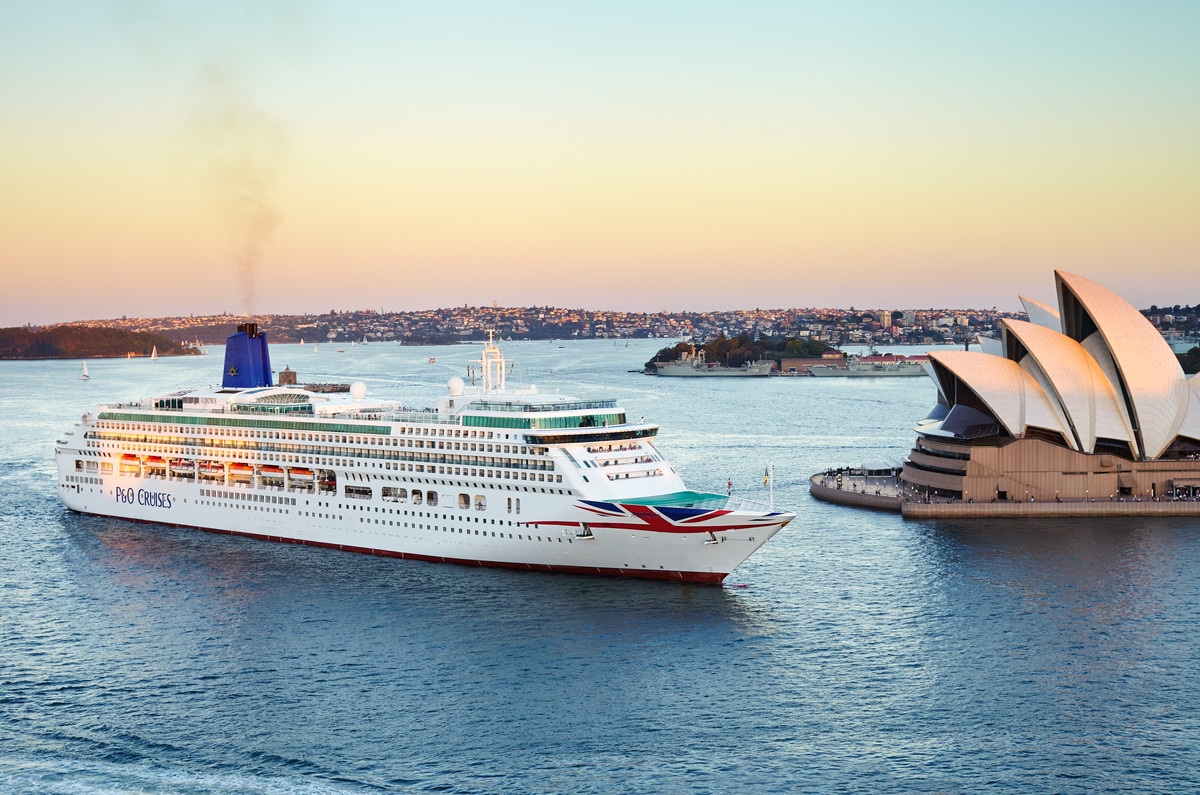 {"metadata_en_GB":{"alt-text":"P&O Cruises Aurora from starboard bow in Sydney"},"metadata_en_AU":{"alt-text":"P&O Cruises Aurora from starboard bow in Sydney"}}