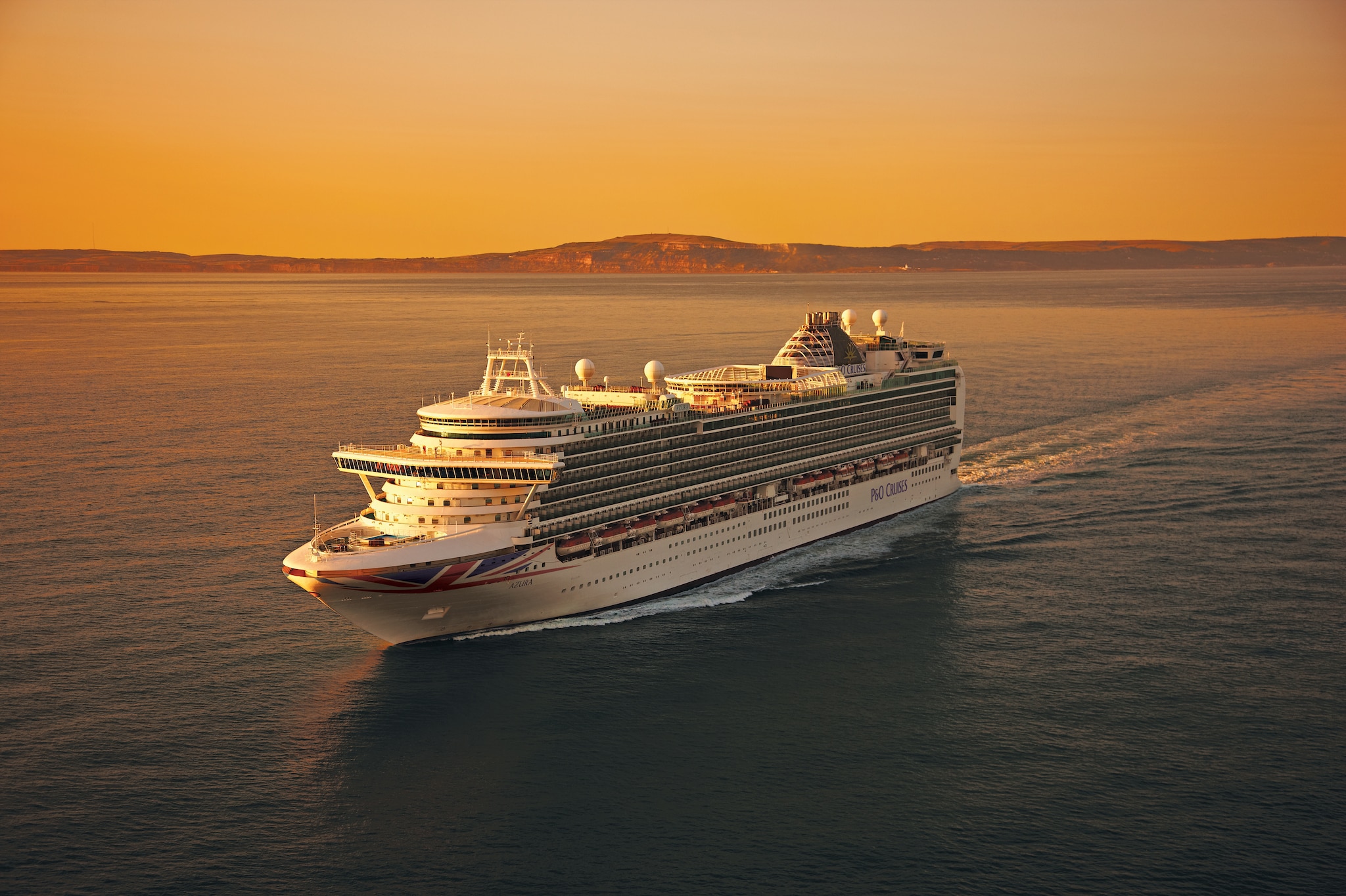 {"metadata_en_GB":{"alt-text":"Azura P&O Cruises ship sailing at sunset from port bow"},"metadata_en_AU":{"alt-text":"Azura P&O Cruises ship sailing at sunset from port bow"}}